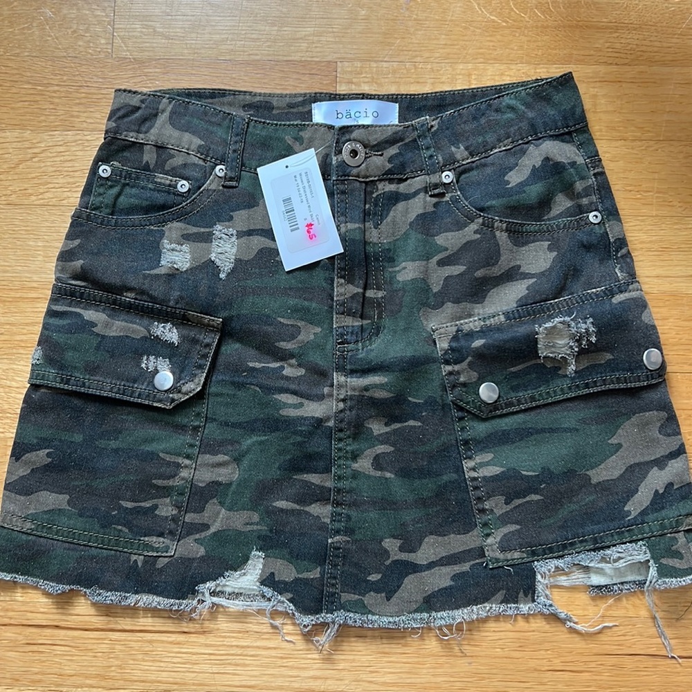 Bacio skirt (size:small) NWT
